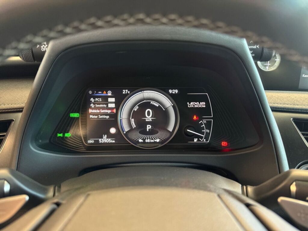 Lexus UX 2021 Musta