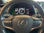 Lexus UX 2021 Musta