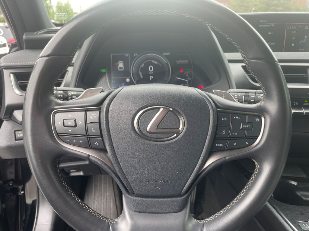 Lexus UX 2021 Musta