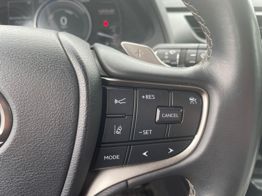 Lexus UX 2021 Musta
