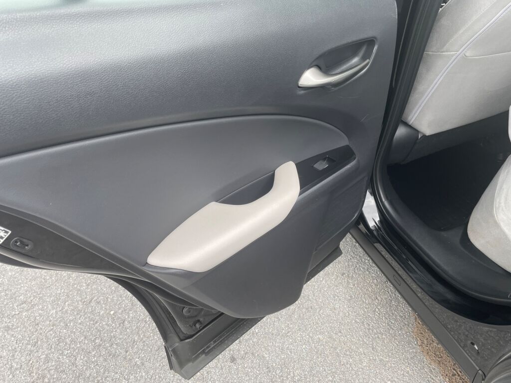 Lexus UX 2021 Musta