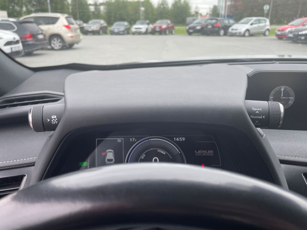 Lexus UX 2021 Musta
