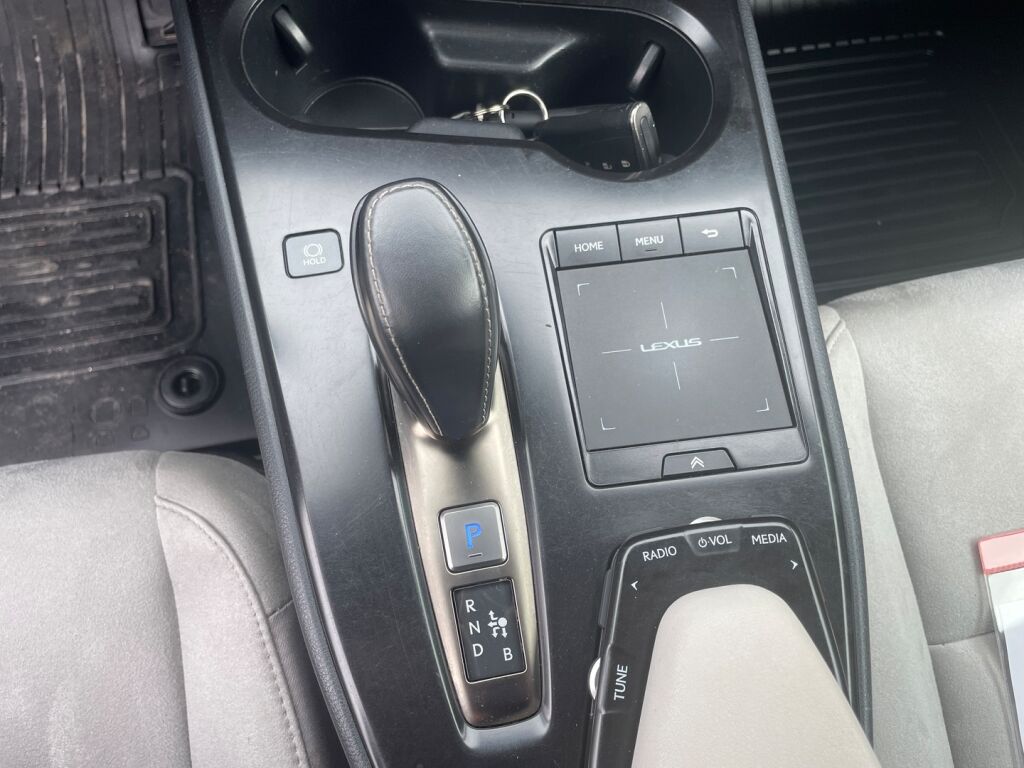 Lexus UX 2021 Musta