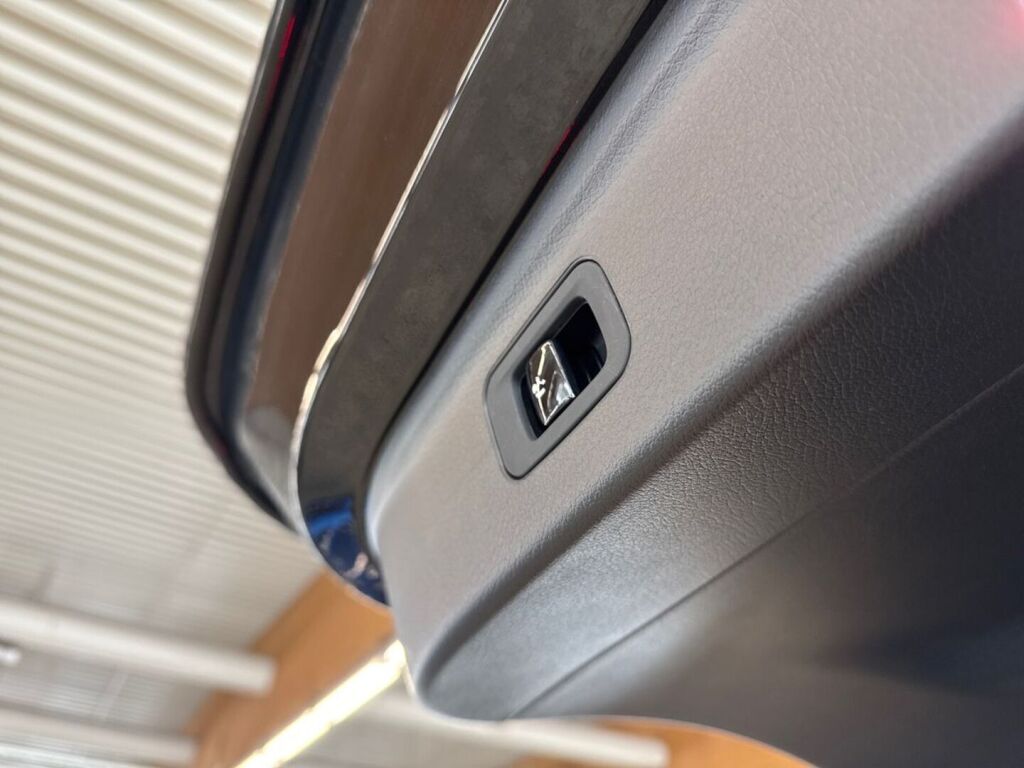 Mercedes-Benz EQE SUV 2024 Musta