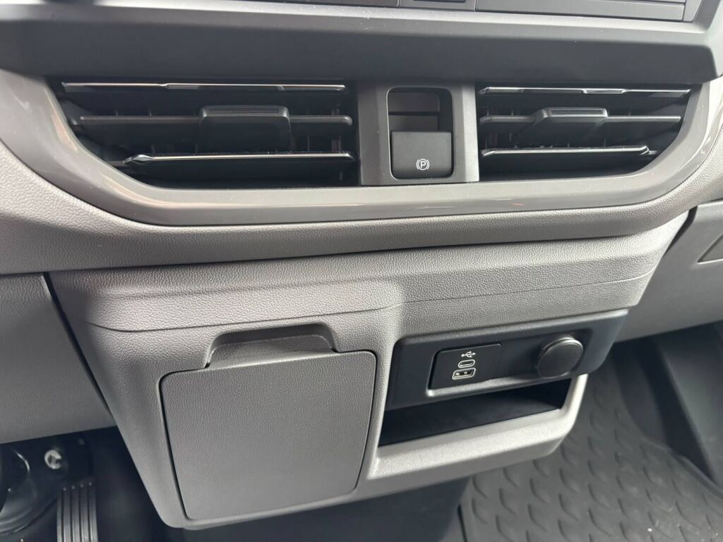 Volkswagen Transporter 2026 Harmaa