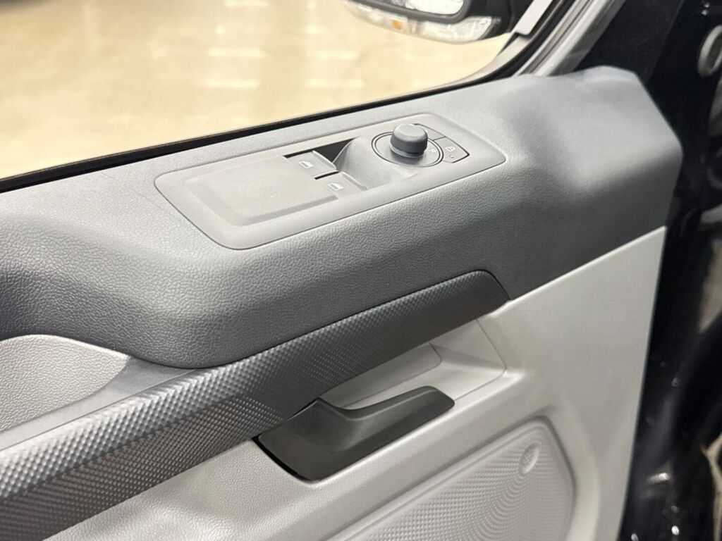 Ford Transit Custom 2026 Musta