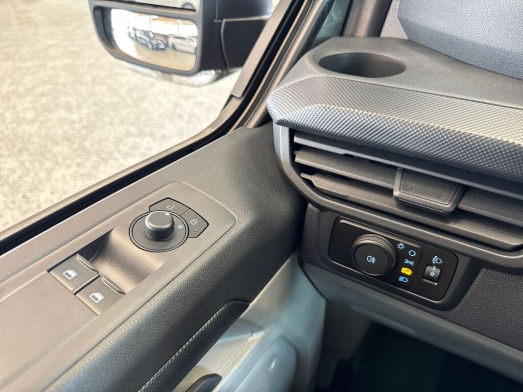 Ford Transit Custom 2026 Magnetic
