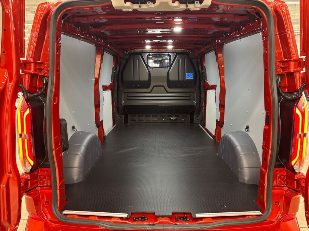 Ford Transit Custom 2026 Punainen