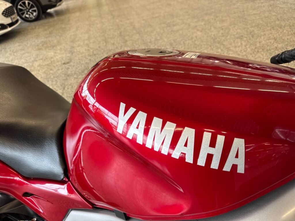 Yamaha YZF 2000 Valkoinen