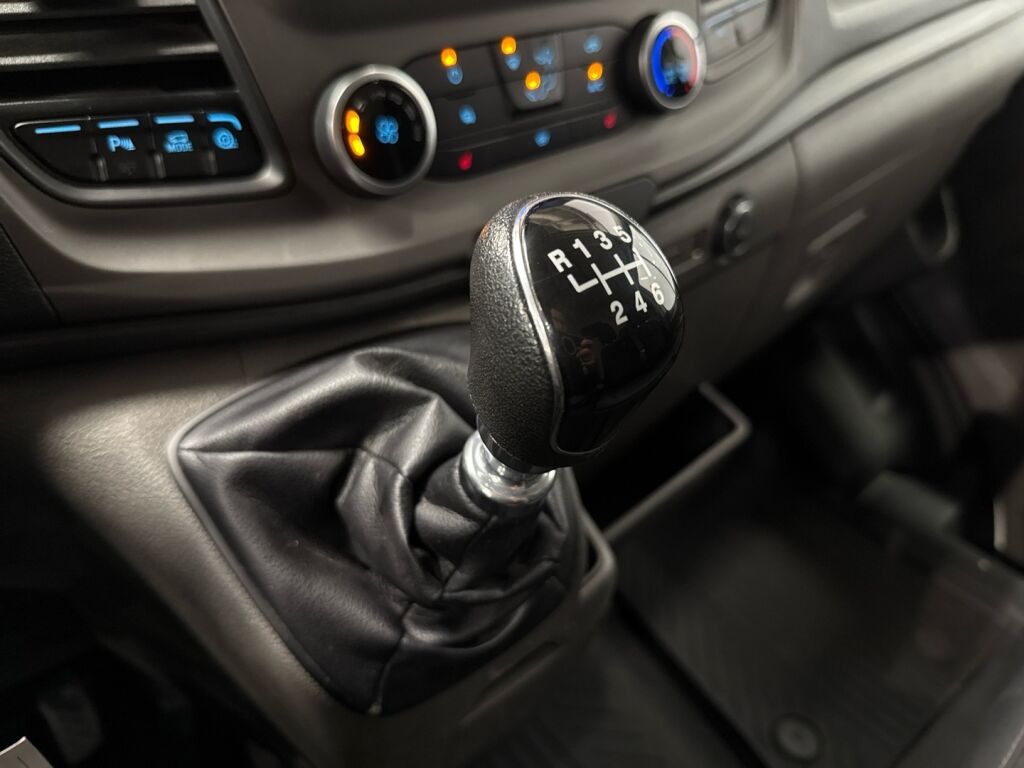 Ford Transit 2020 Valkoinen