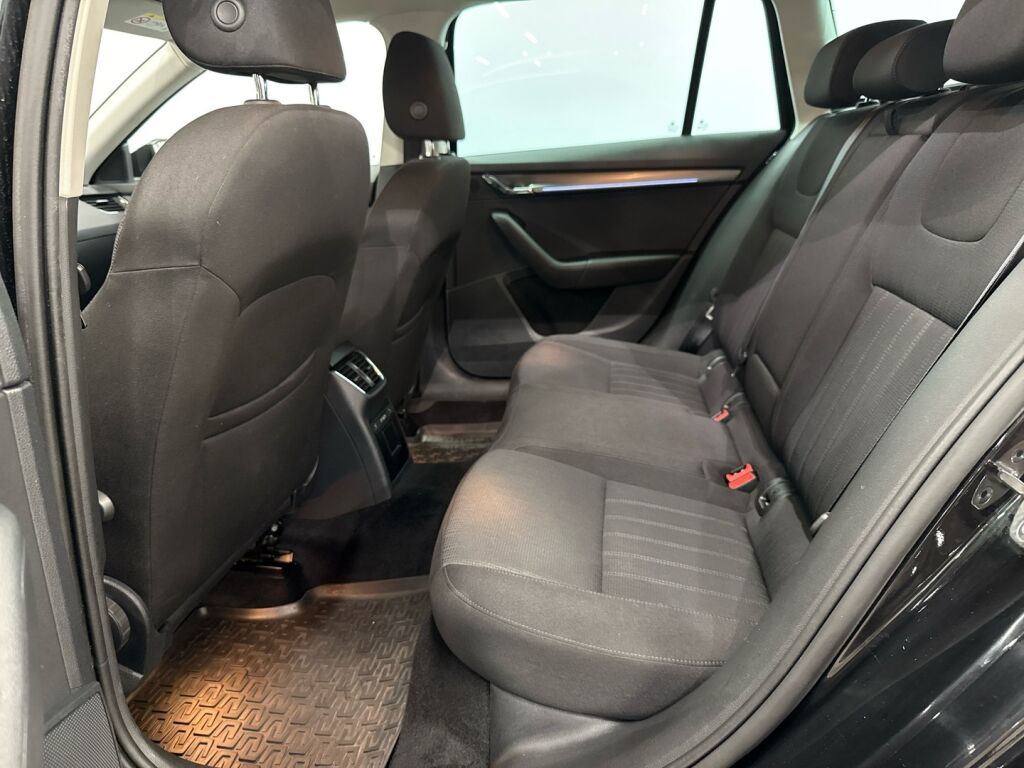 Skoda Octavia 2020 Musta