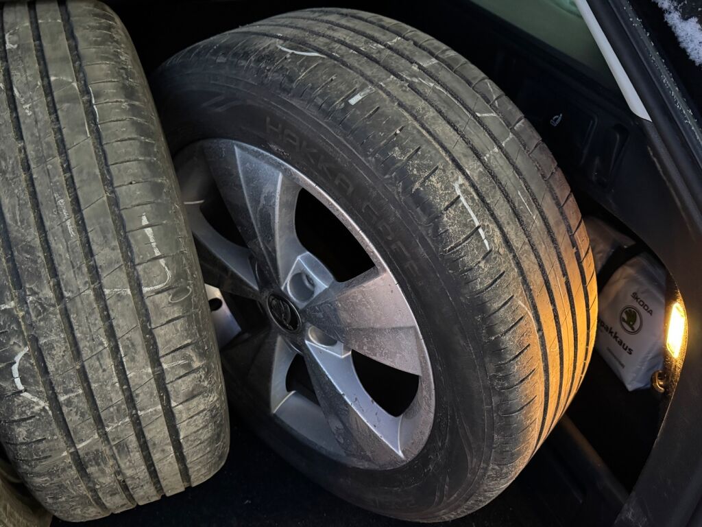 Skoda Octavia 2020 Musta