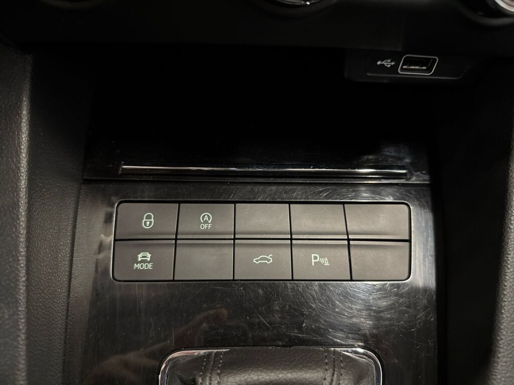 Skoda Octavia 2020 Musta