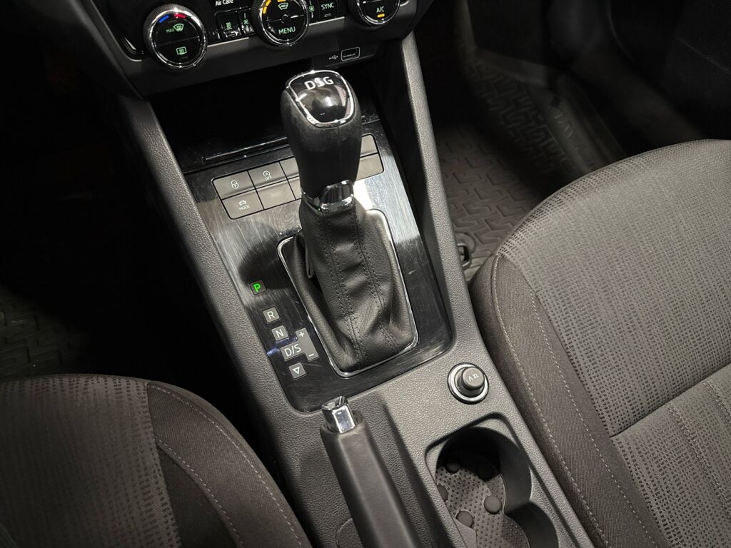 Skoda Octavia 2020 Musta