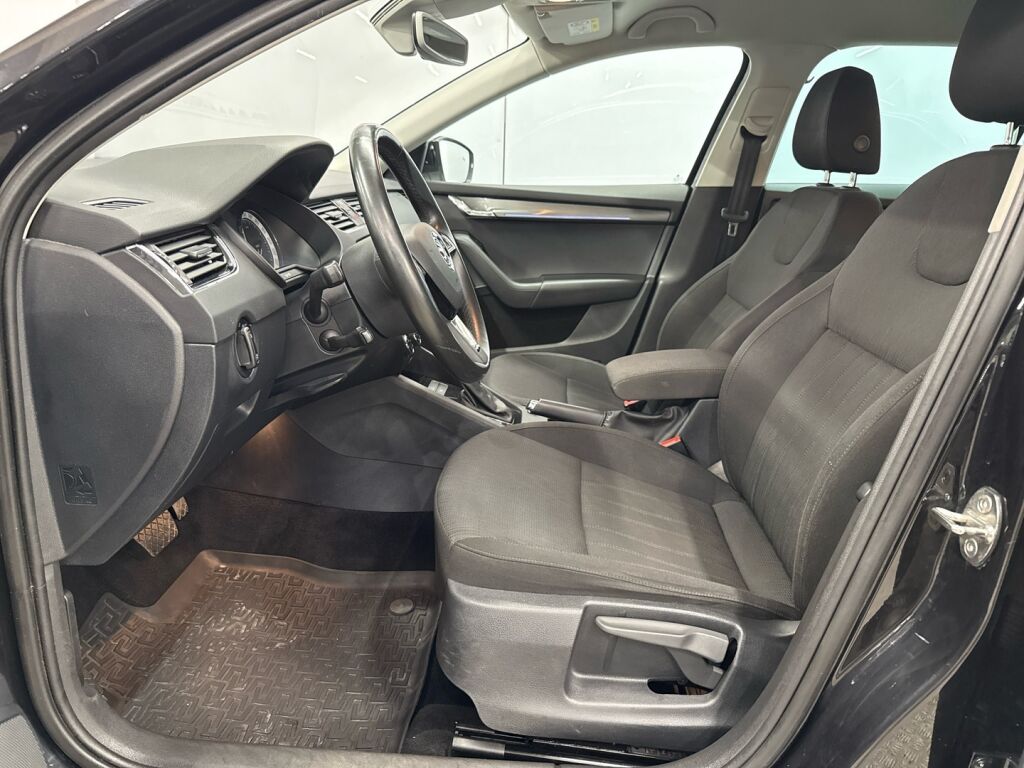 Skoda Octavia 2020 Musta