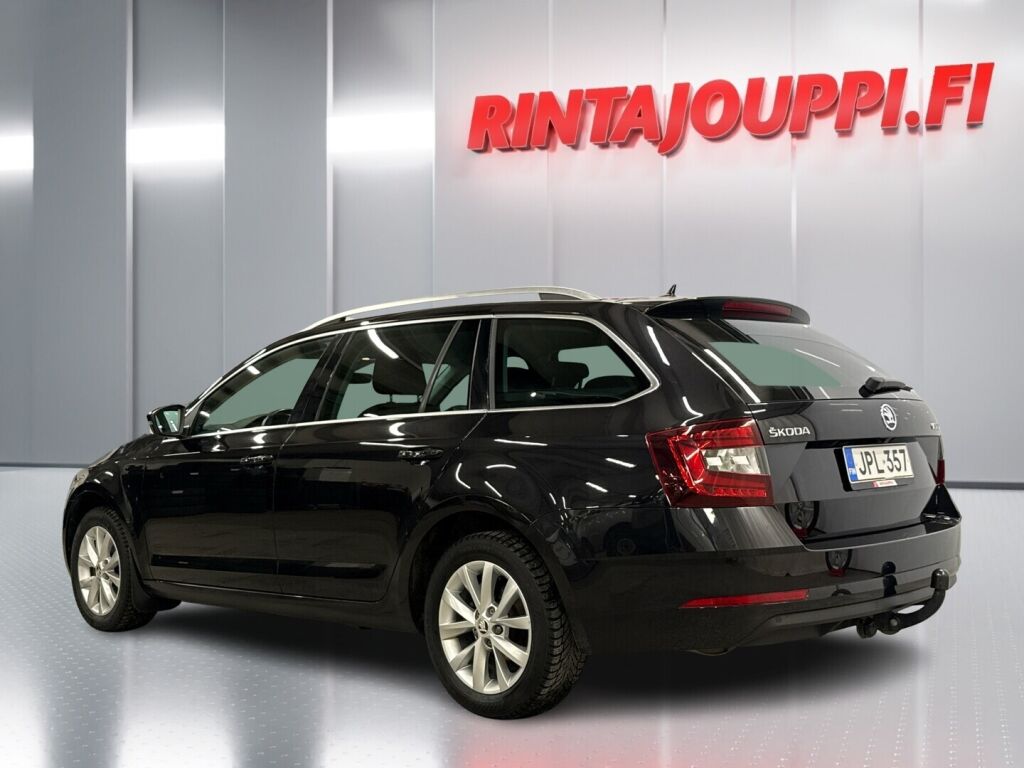 Skoda Octavia 2020 Musta