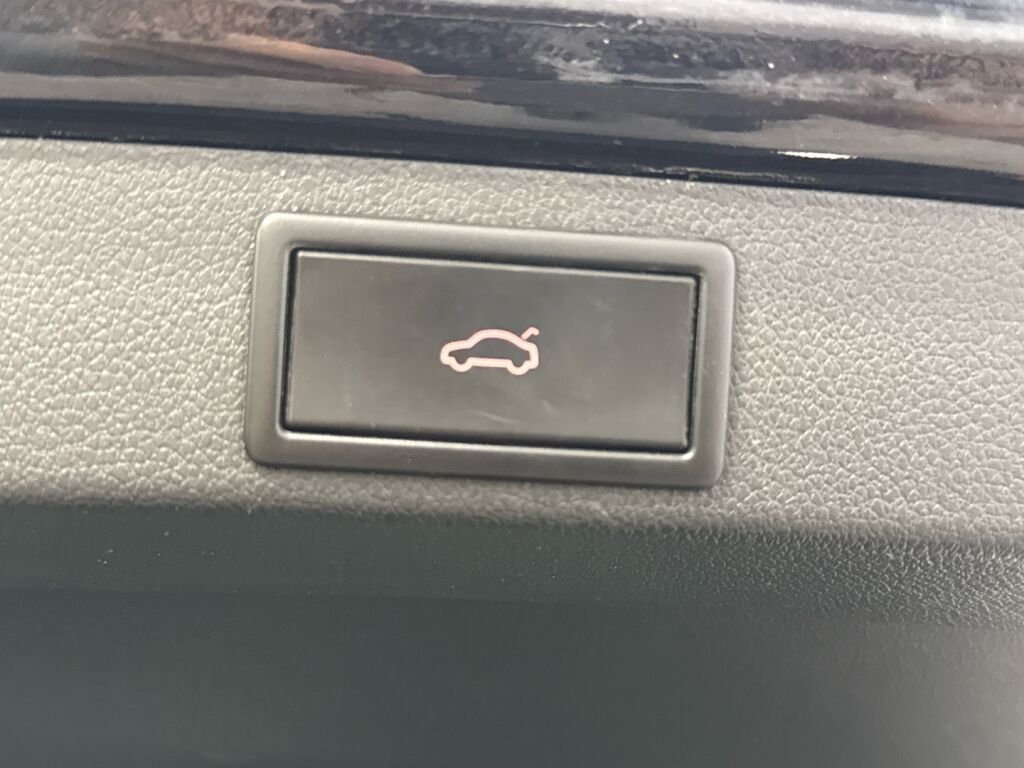 Skoda Octavia 2020 Musta