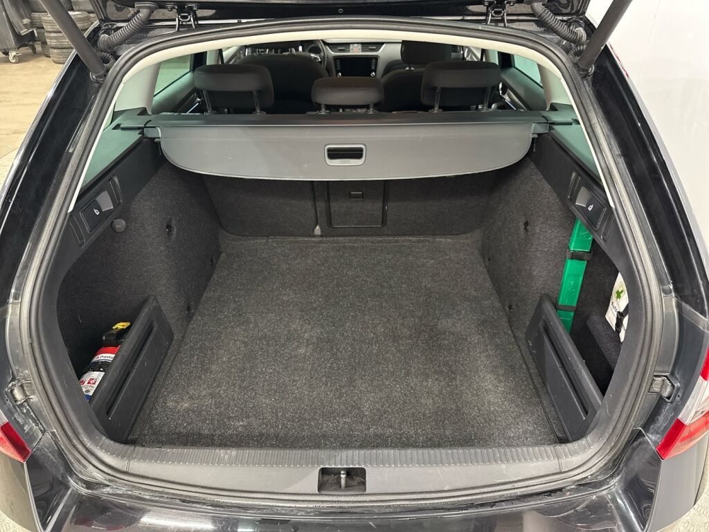 Skoda Octavia 2020 Musta