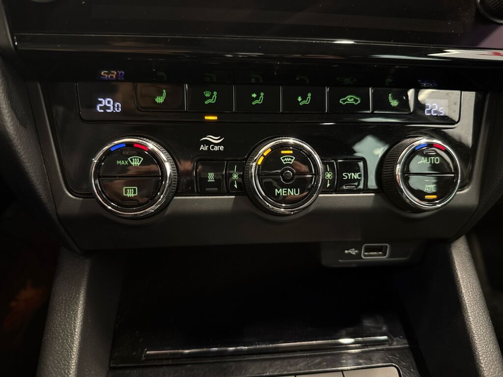 Skoda Octavia 2020 Musta