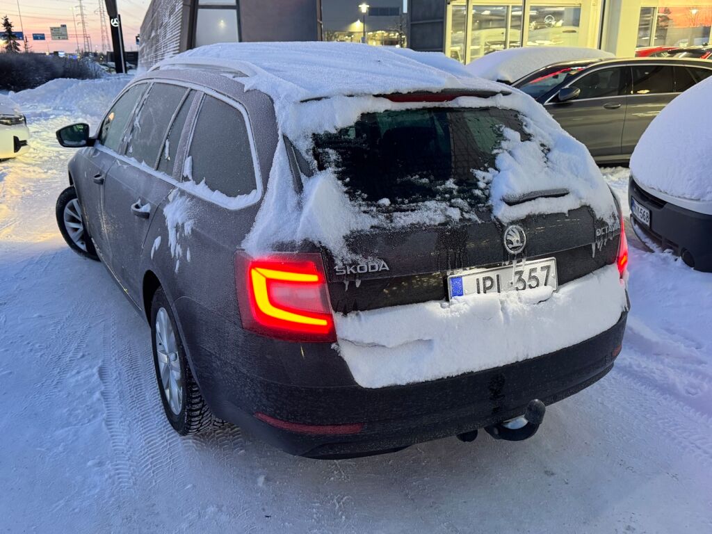 Skoda Octavia 2020 Musta