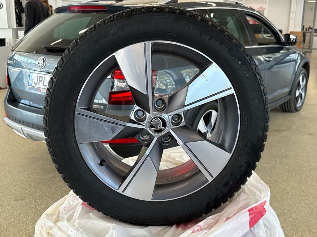 Skoda Octavia 2020 Harmaa