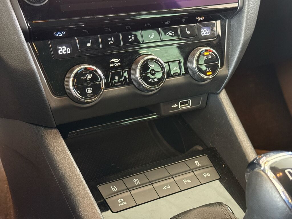 Skoda Octavia 2020 Harmaa