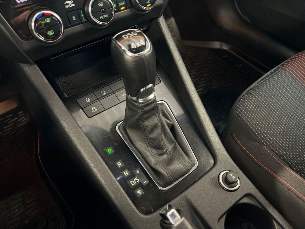 Skoda Octavia 2020 Musta