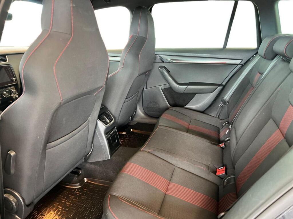 Skoda Octavia 2020 Musta