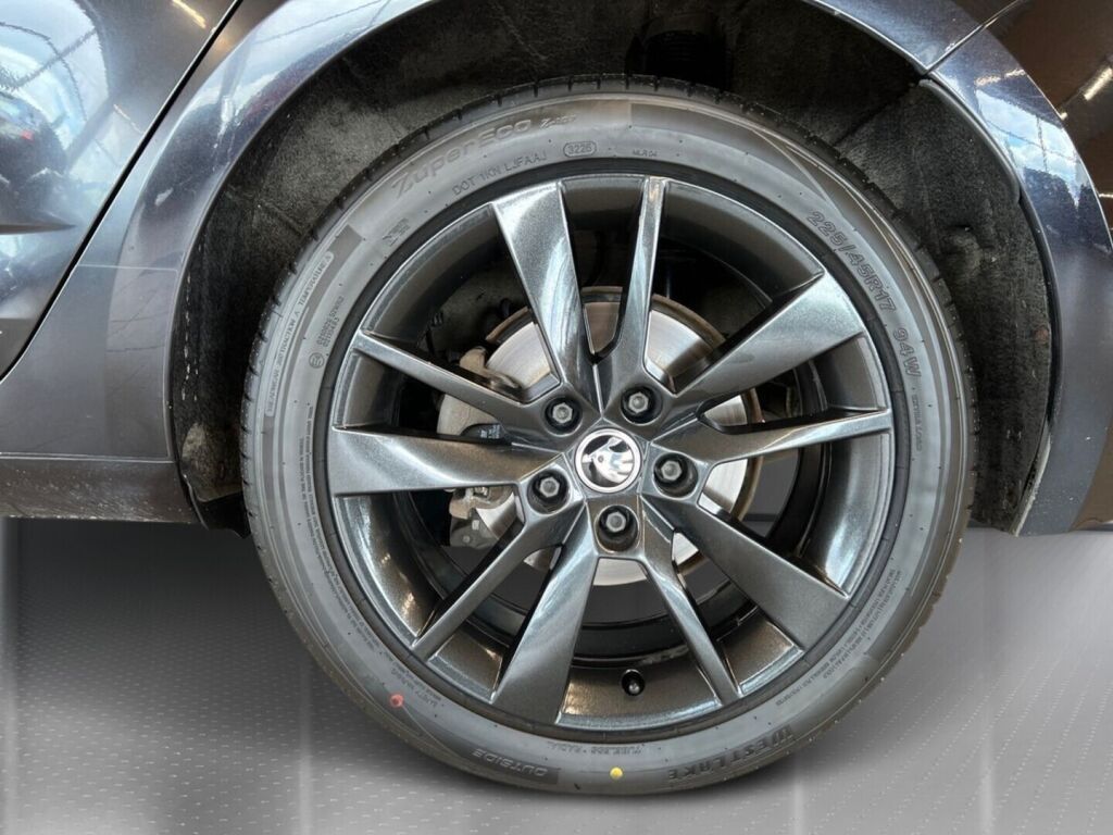 Skoda Octavia 2020 Musta