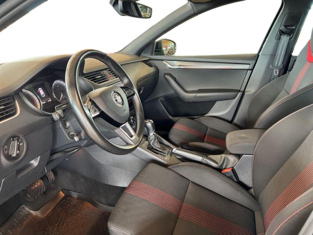 Skoda Octavia 2020 Musta