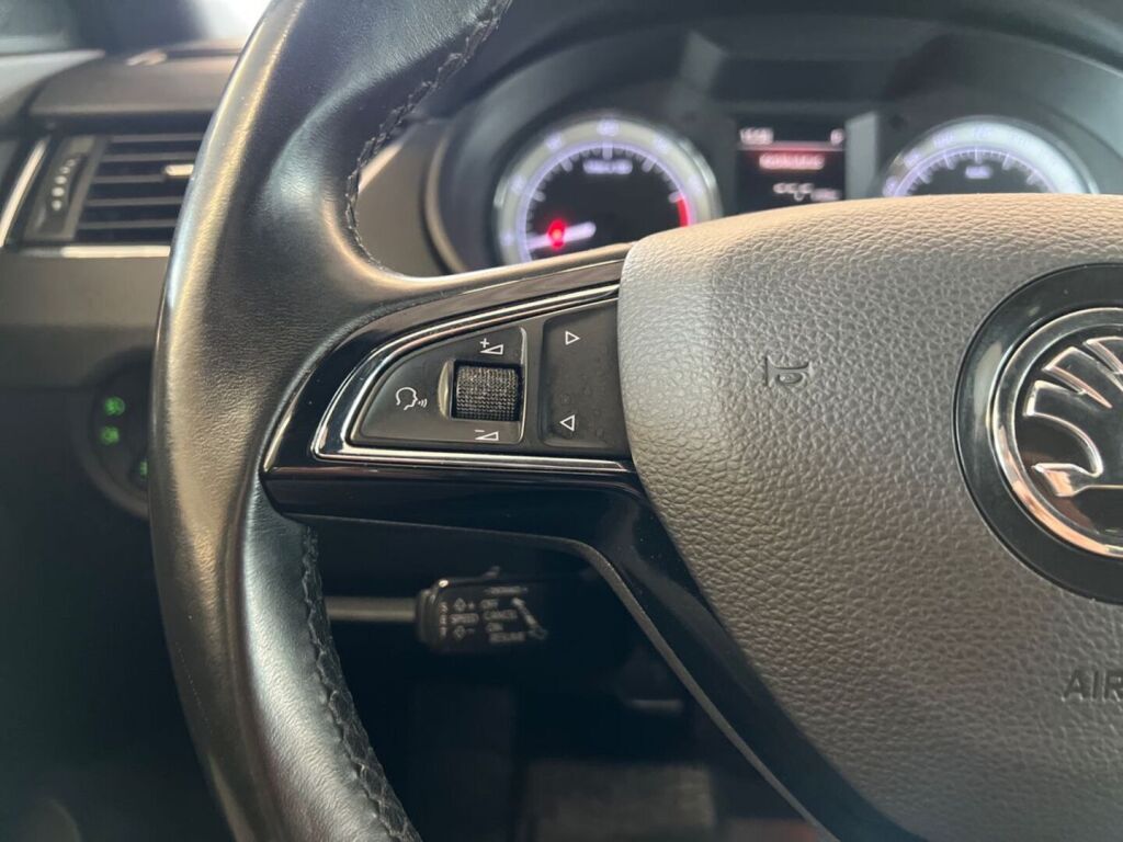 Skoda Octavia 2020 Musta