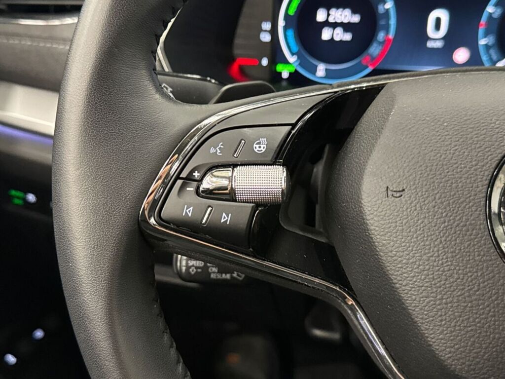 Skoda Octavia 2022 Valkoinen