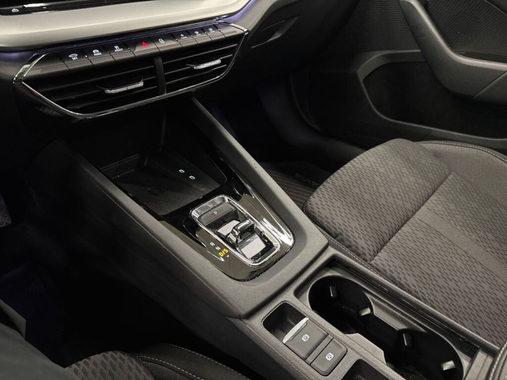 Skoda Octavia 2022 Valkoinen