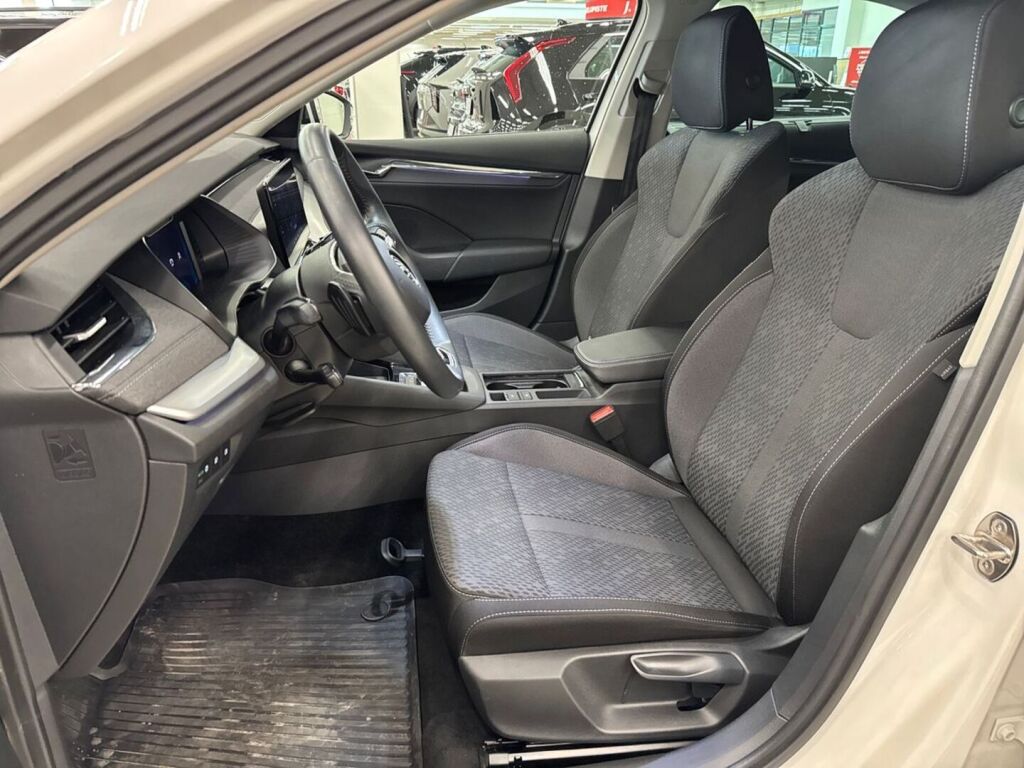 Skoda Octavia 2022 Valkoinen