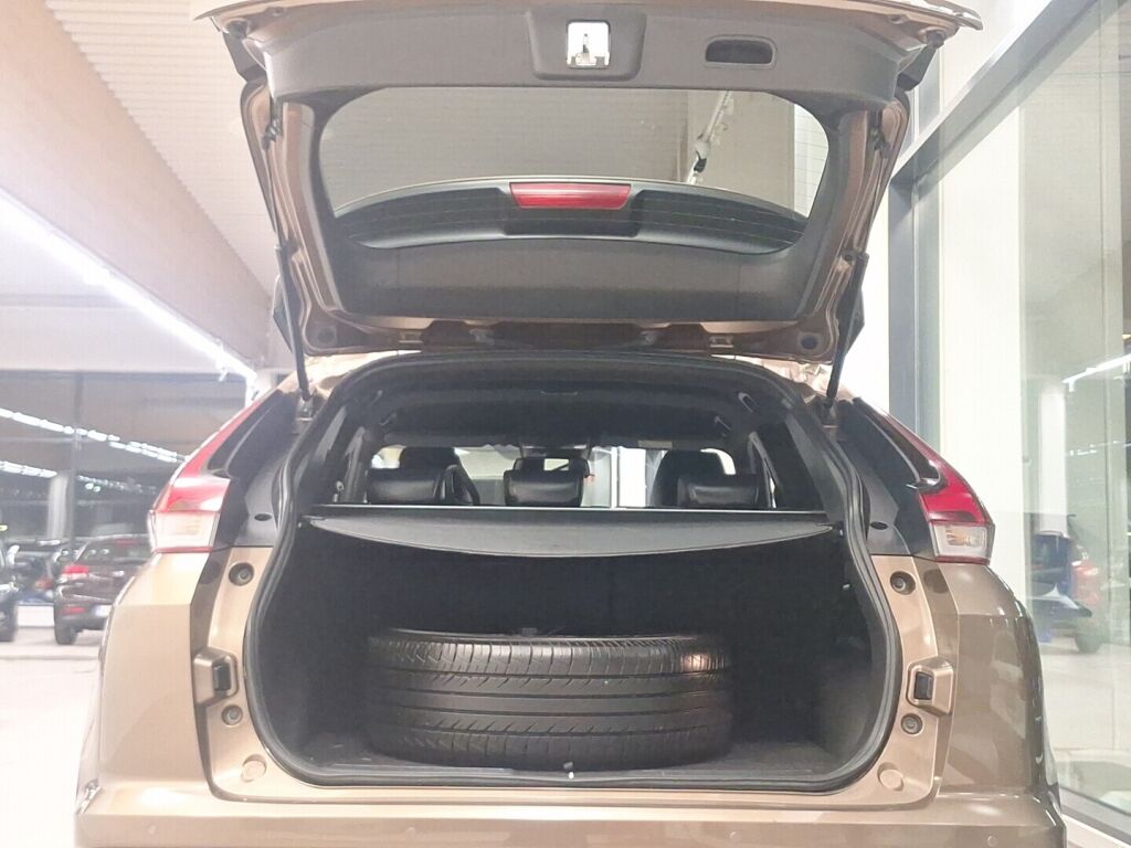 Mitsubishi Eclipse Cross 2022 Ruskea (beige)