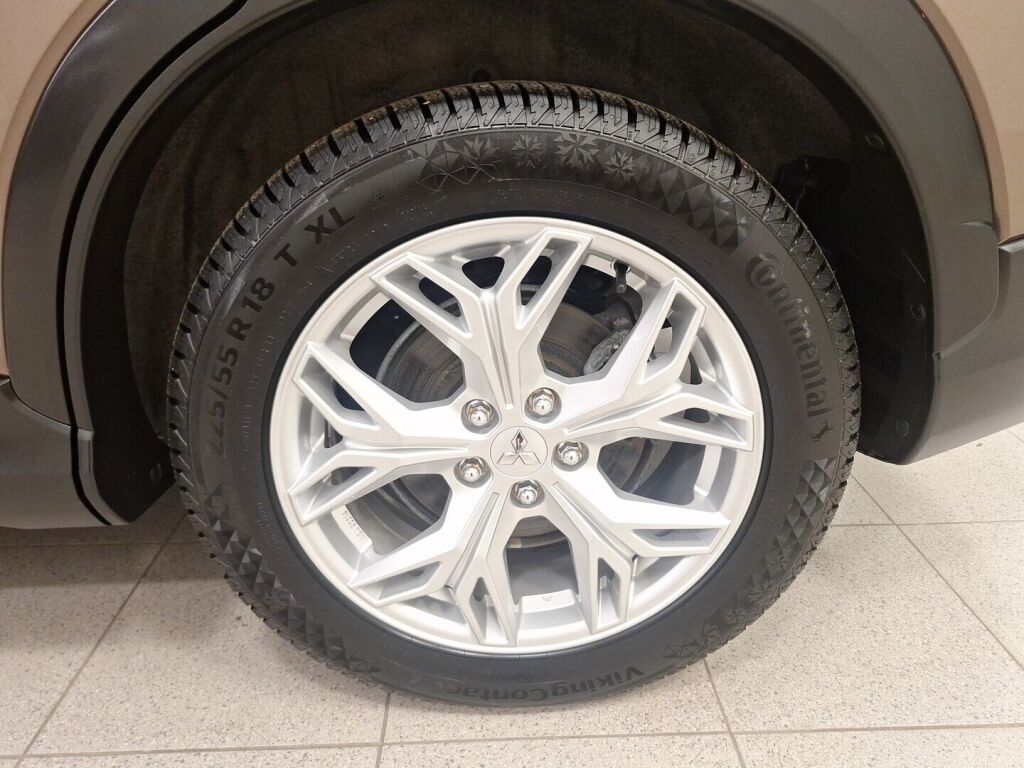 Mitsubishi Eclipse Cross 2022 Ruskea (beige)