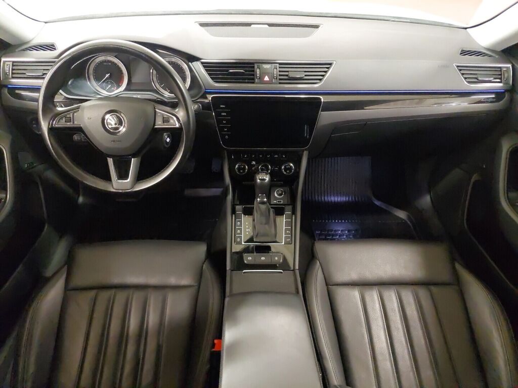 Skoda Superb 2019 Valkoinen