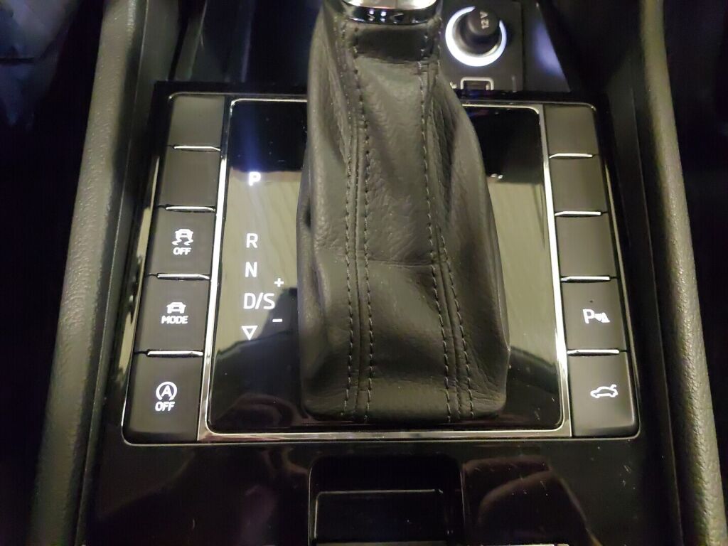 Skoda Superb 2019 Valkoinen