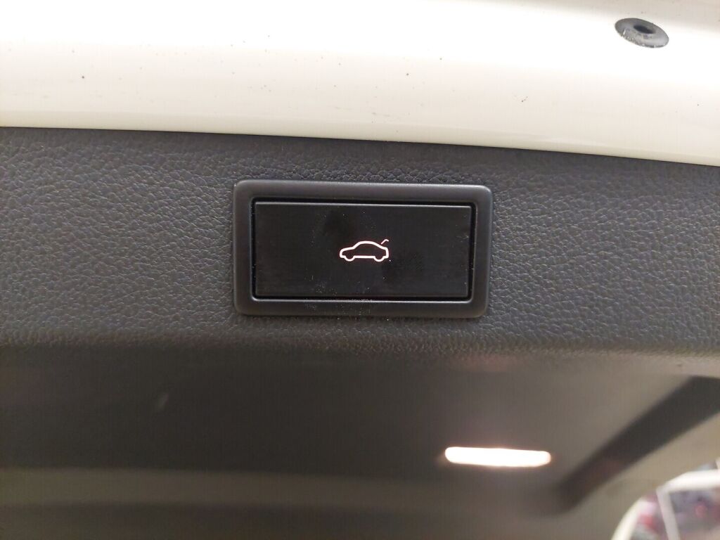 Skoda Superb 2019 Valkoinen