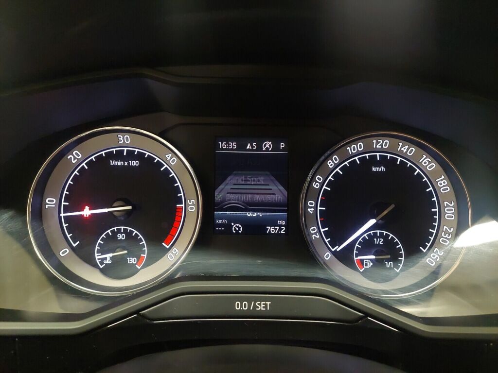 Skoda Superb 2019 Valkoinen