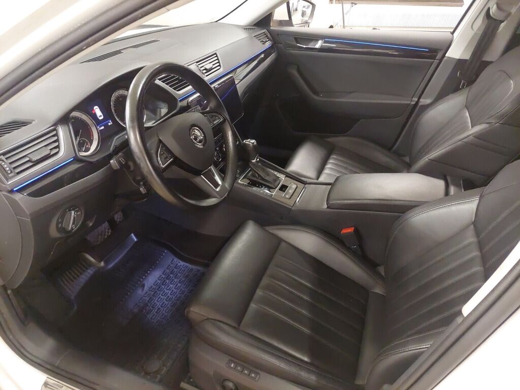 Skoda Superb 2019 Valkoinen