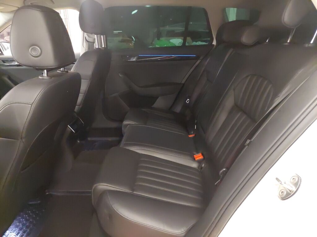 Skoda Superb 2019 Valkoinen