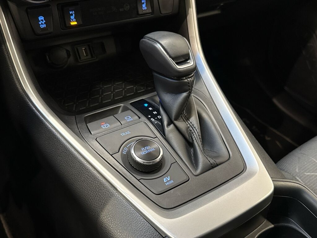 Toyota RAV4 2022 Musta