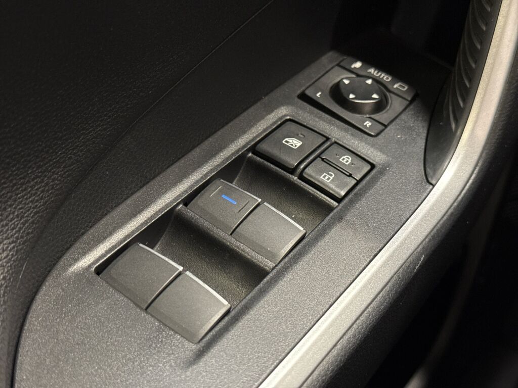 Toyota RAV4 2022 Musta