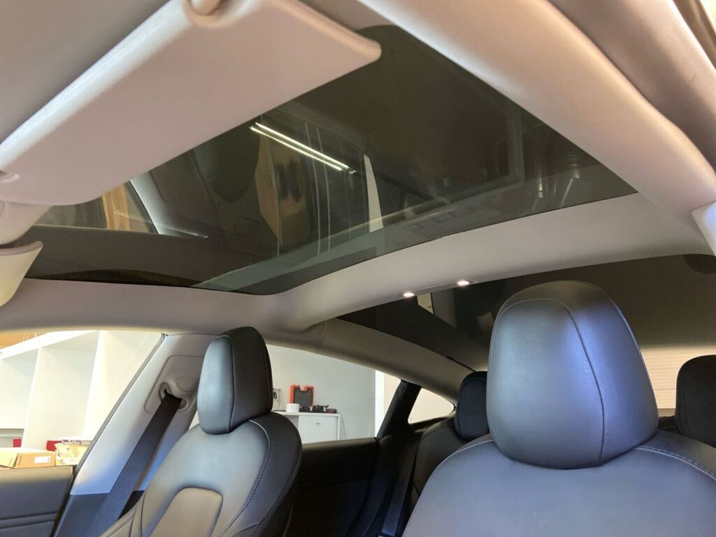 Tesla Model 3 2021 Musta