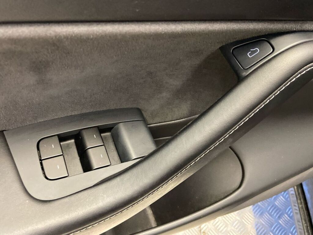 Tesla Model 3 2021 Musta