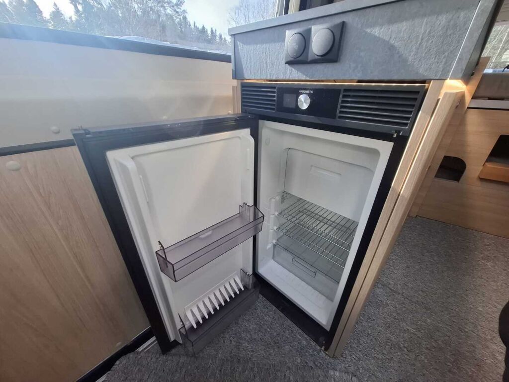 Pössl TRENTA VAN 600 2022 Harmaa