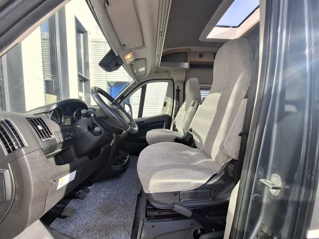 Pössl TRENTA VAN 600 2022 Harmaa