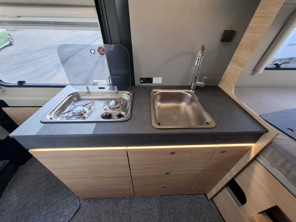 Pössl TRENTA VAN 600 2022 Harmaa