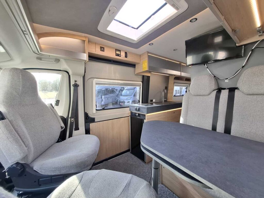 Pössl TRENTA VAN 600 2022 Harmaa